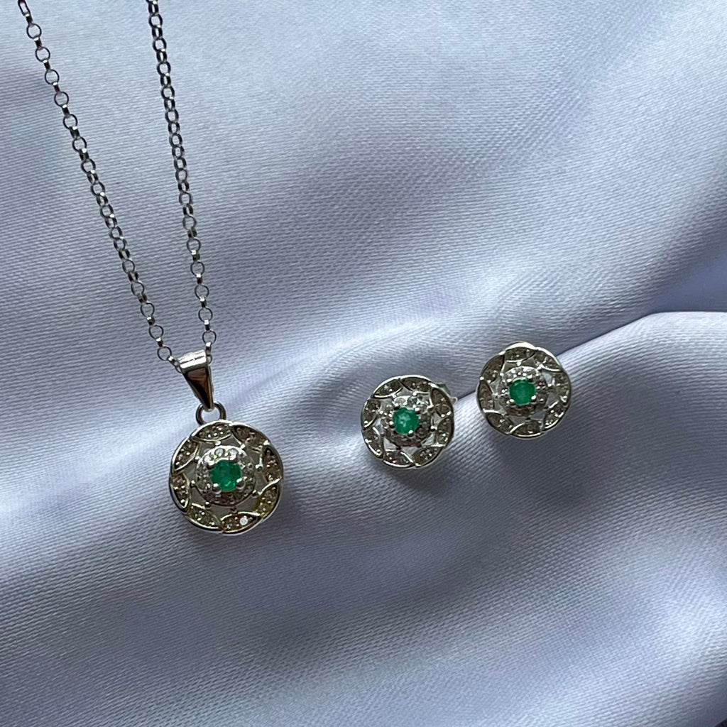SET DE JOYERÍA EN PLATA LEY 925 CON ESMERALDA NATURAL