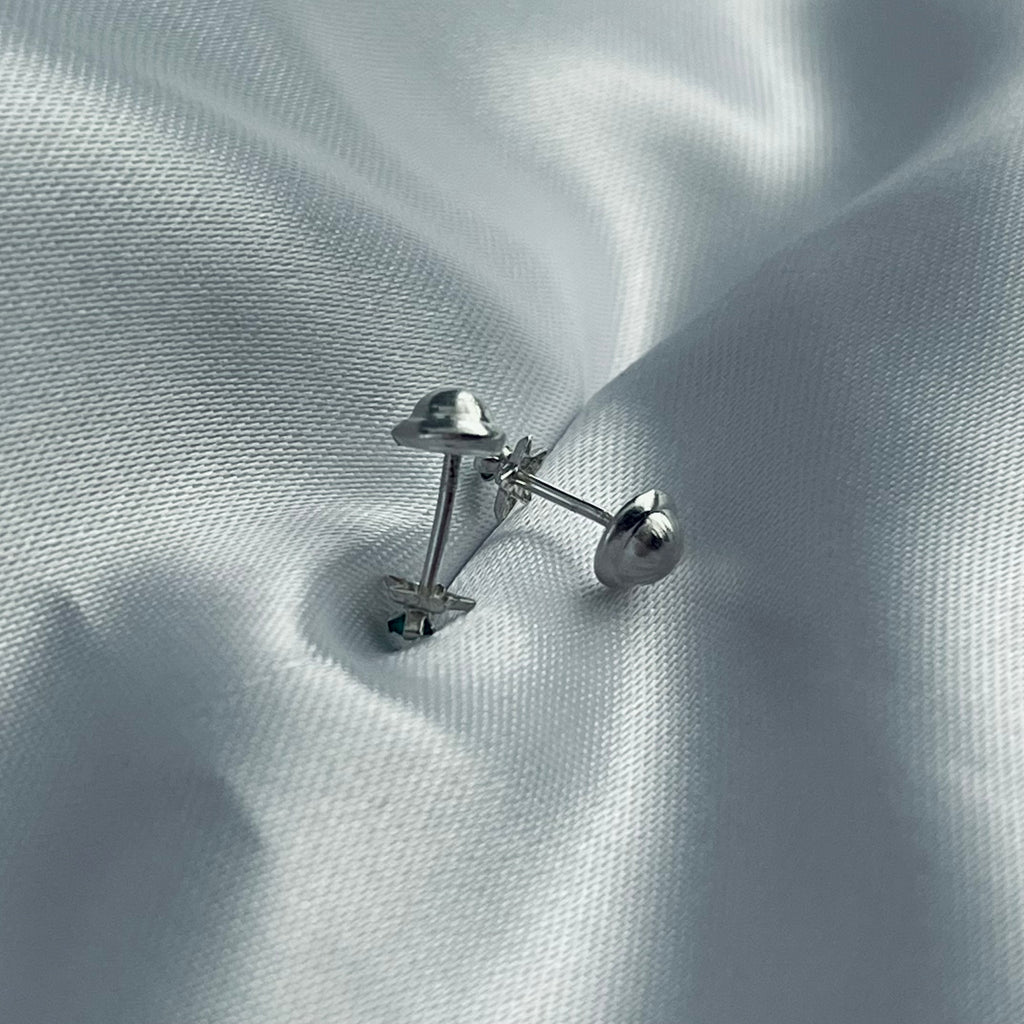 TOPITOS ESTRELLITA EN PLATA LEY 925 CON ESMERALDA NATURAL