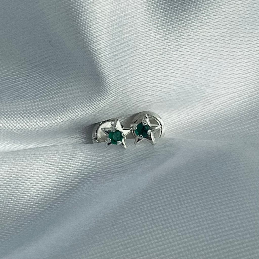 TOPITOS ESTRELLITA EN PLATA LEY 925 CON ESMERALDA NATURAL