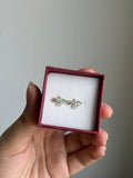 TOPITOS ABEJA EN PLATA LEY 925 CON ESMERALDA NATURAL